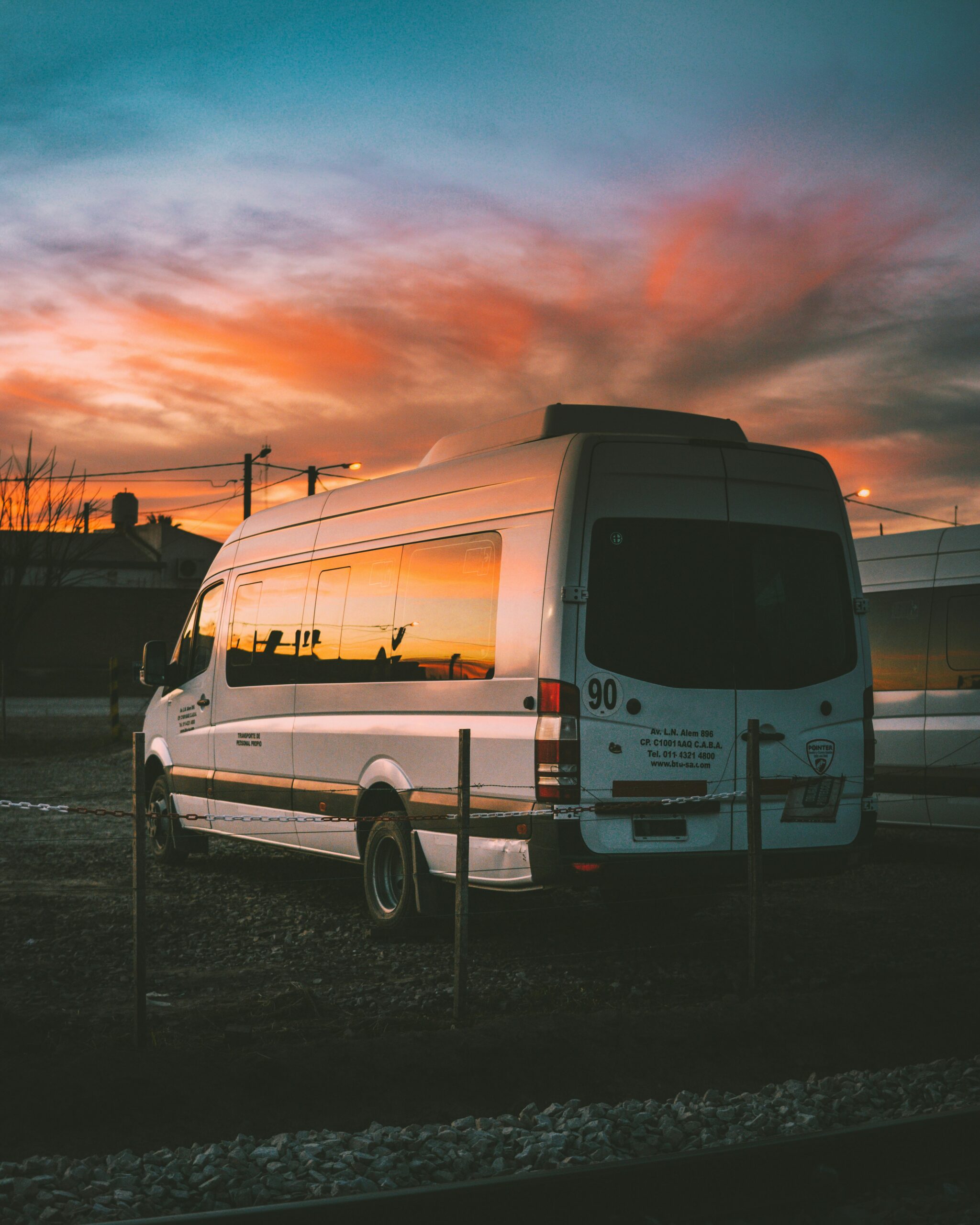 Camionnette au coucher du soleil